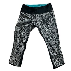 Lululemon Run Inspire Crop Soul Cycle NY Sz 8 Black / White Leggings